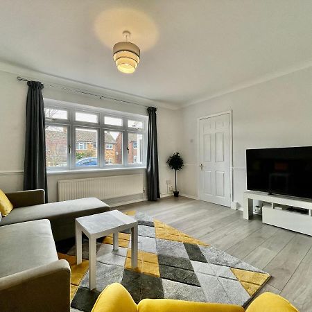 Stylish 3 Bed Chigwell Home With Free Parking Eksteriør bilde