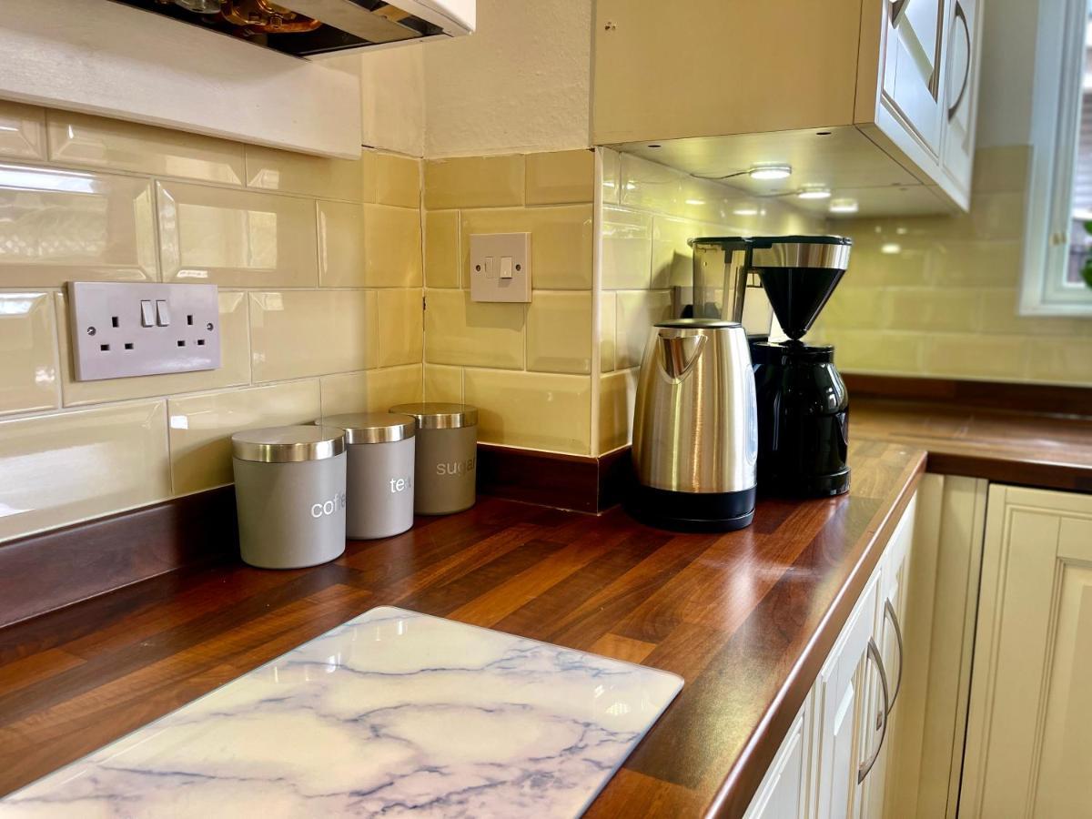 Stylish 3 Bed Chigwell Home With Free Parking Eksteriør bilde