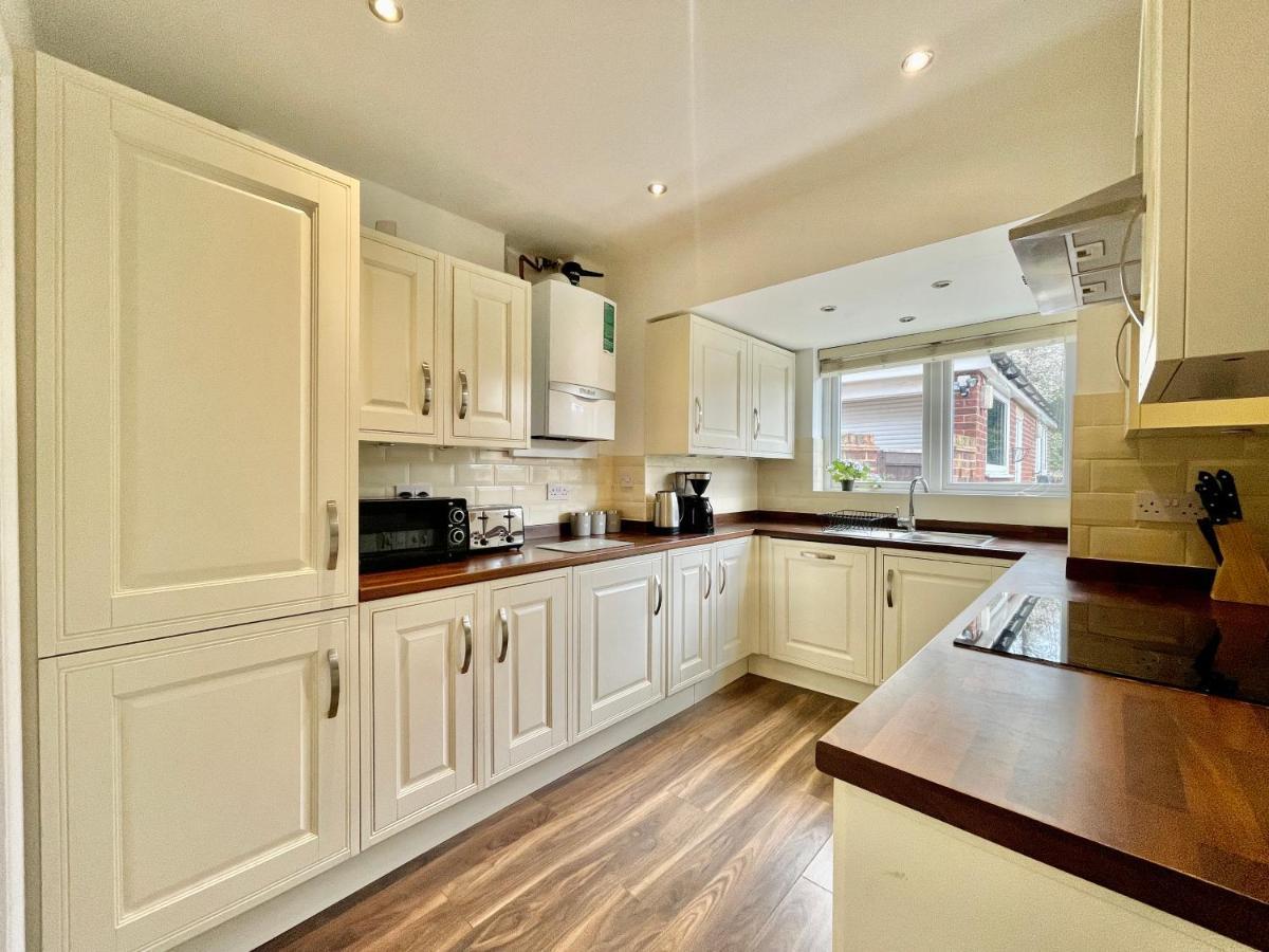 Stylish 3 Bed Chigwell Home With Free Parking Eksteriør bilde
