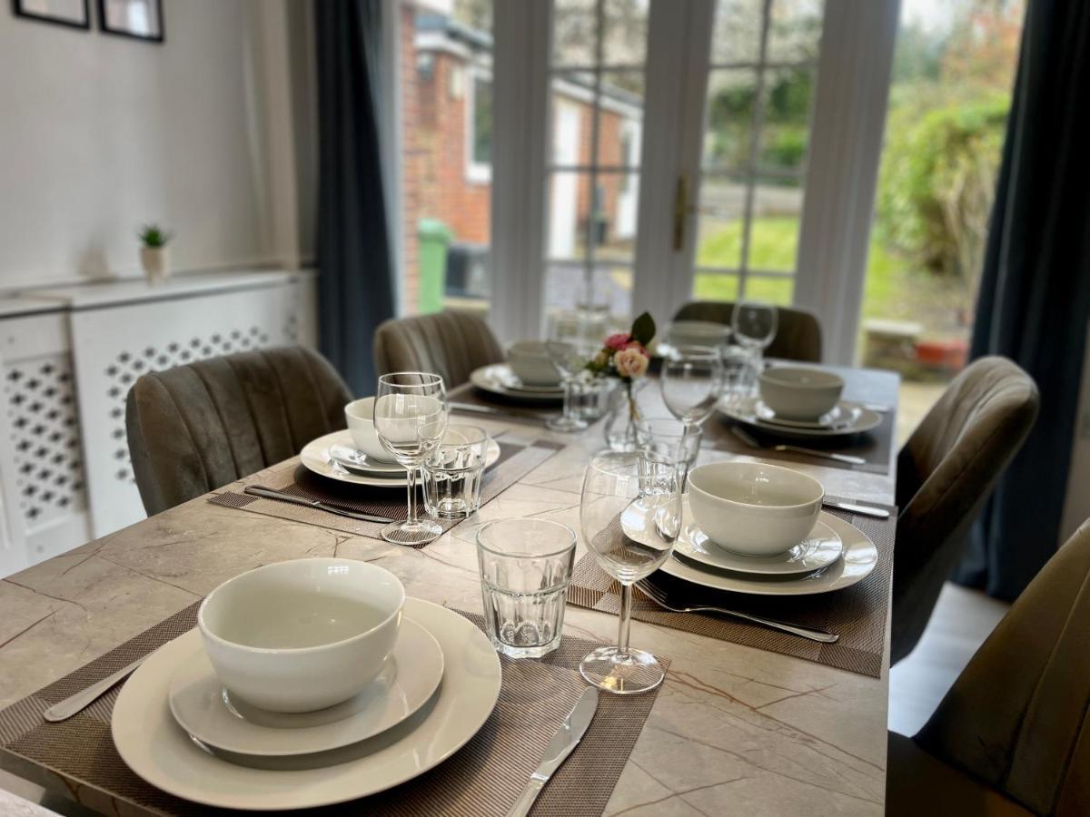 Stylish 3 Bed Chigwell Home With Free Parking Eksteriør bilde