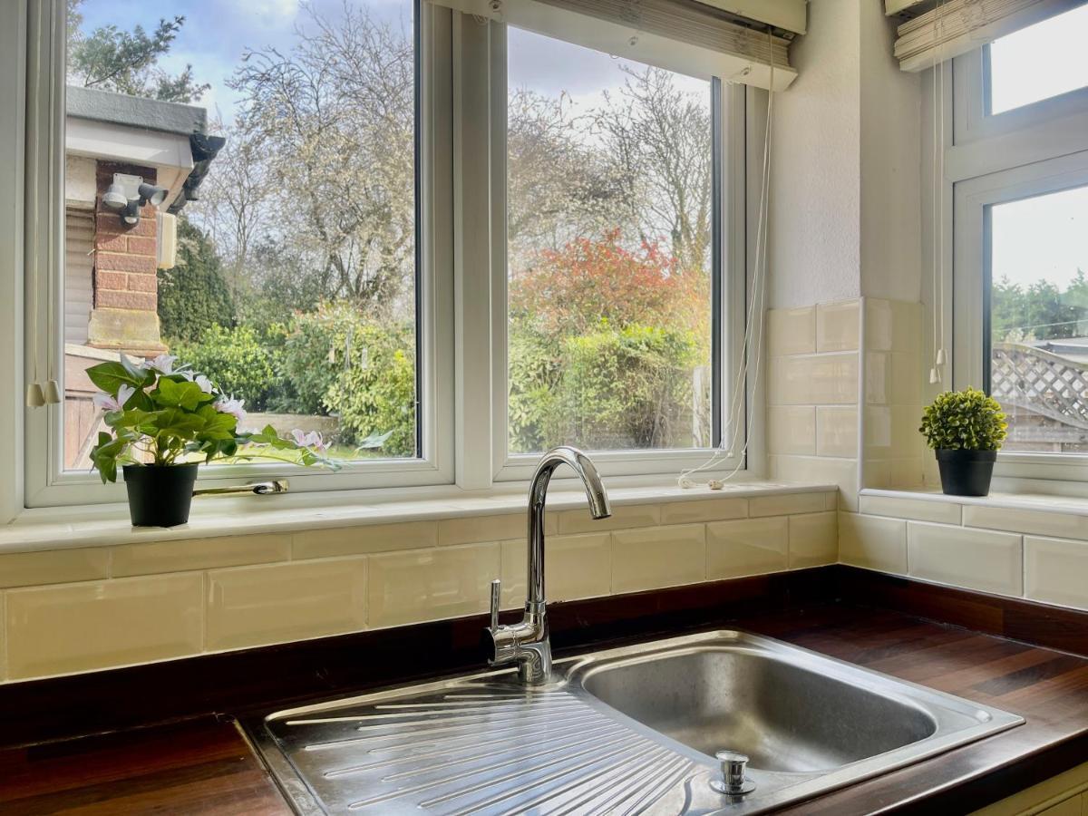 Stylish 3 Bed Chigwell Home With Free Parking Eksteriør bilde