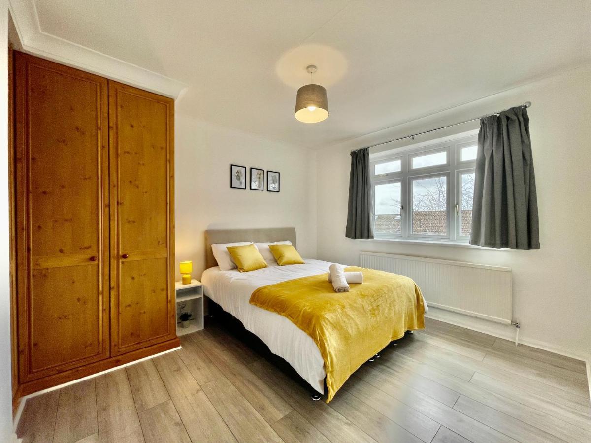 Stylish 3 Bed Chigwell Home With Free Parking Eksteriør bilde