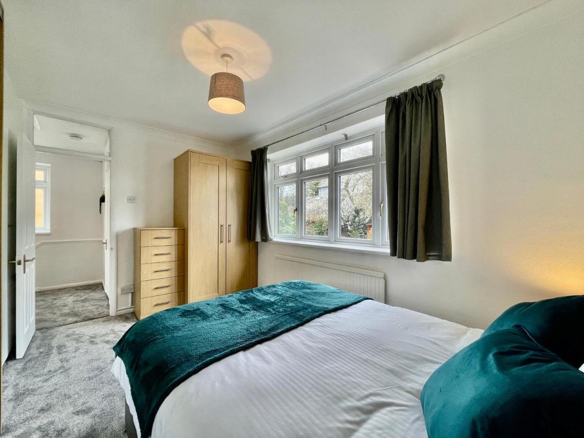 Stylish 3 Bed Chigwell Home With Free Parking Eksteriør bilde