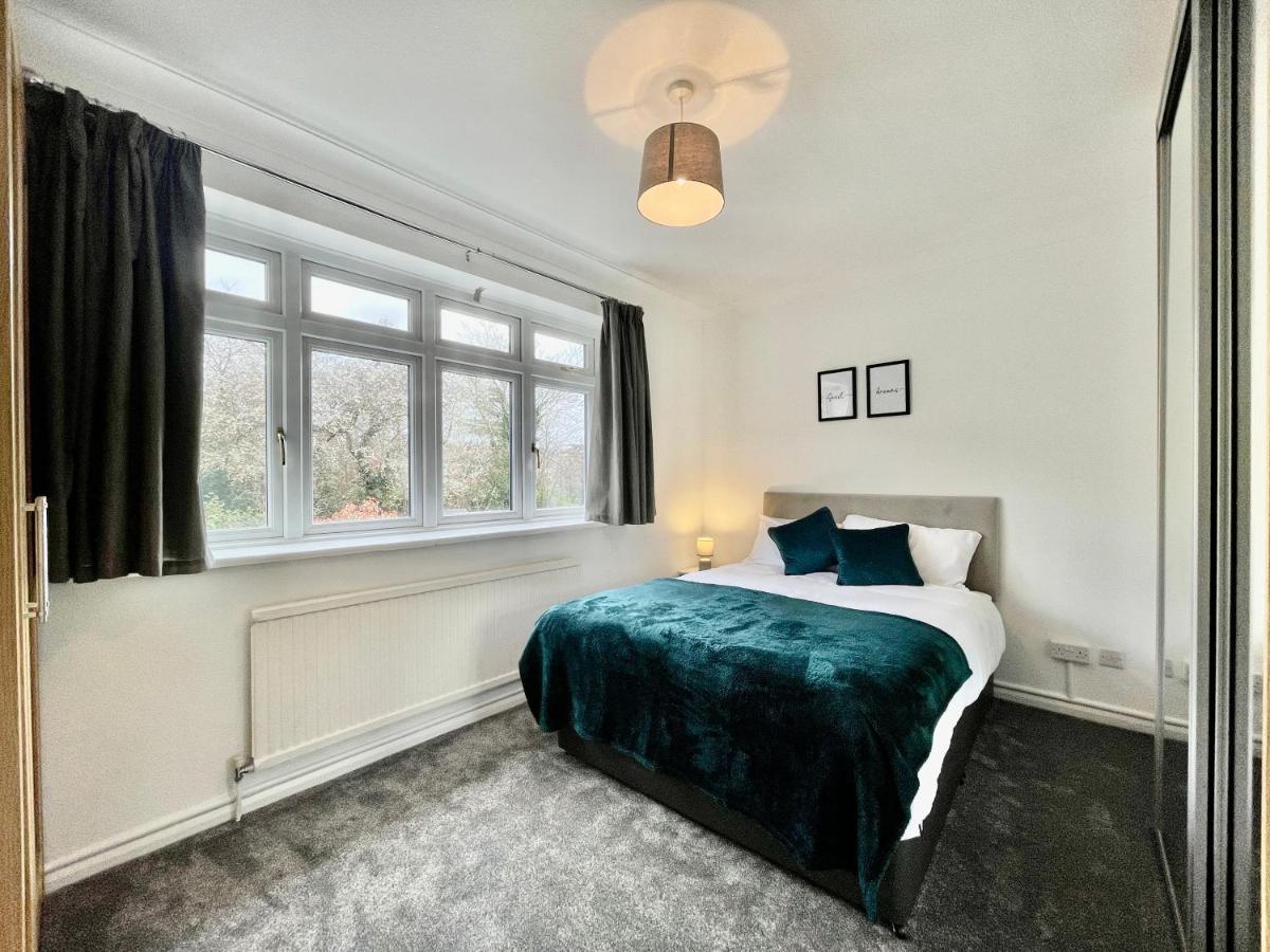 Stylish 3 Bed Chigwell Home With Free Parking Eksteriør bilde
