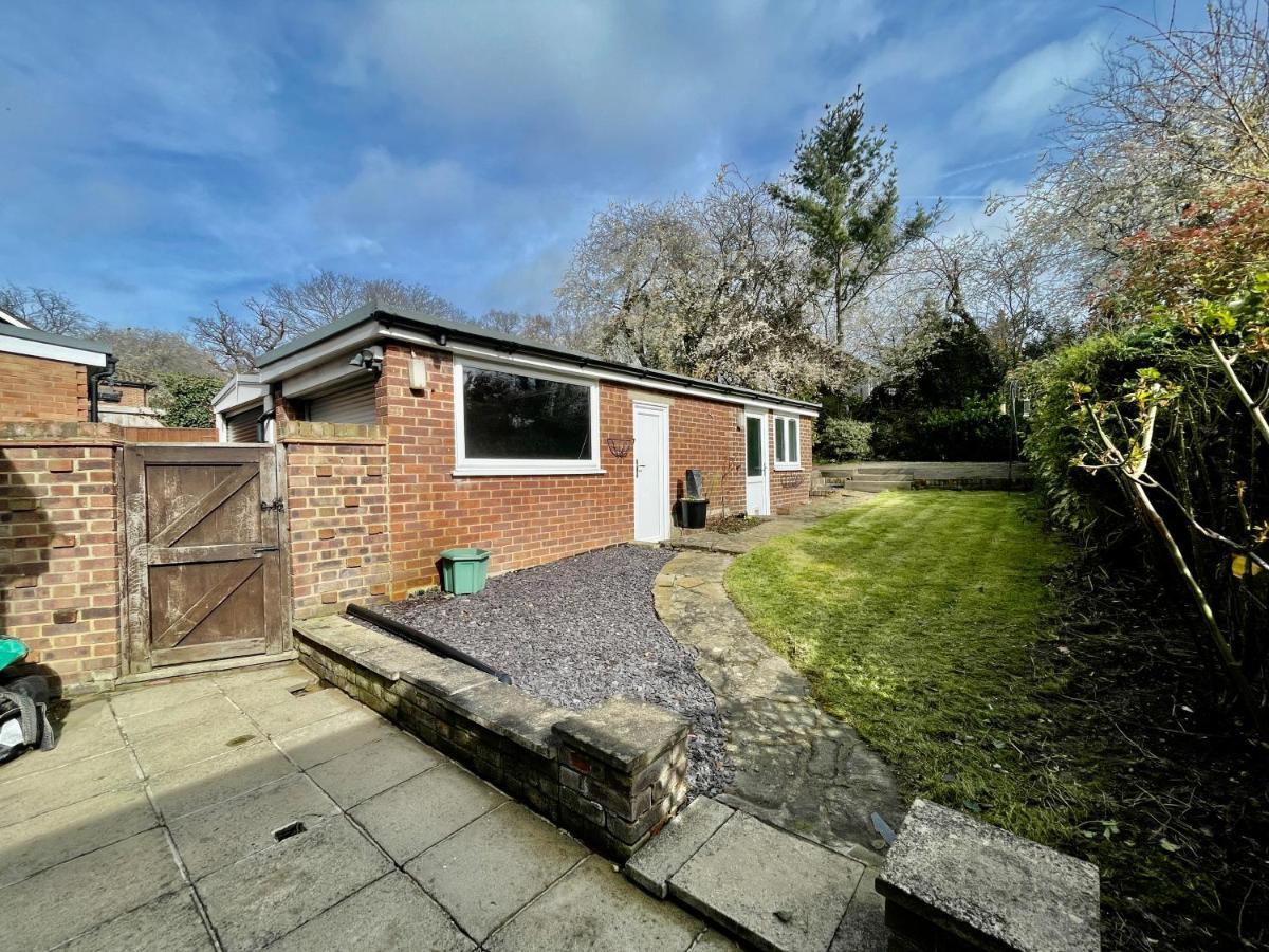 Stylish 3 Bed Chigwell Home With Free Parking Eksteriør bilde