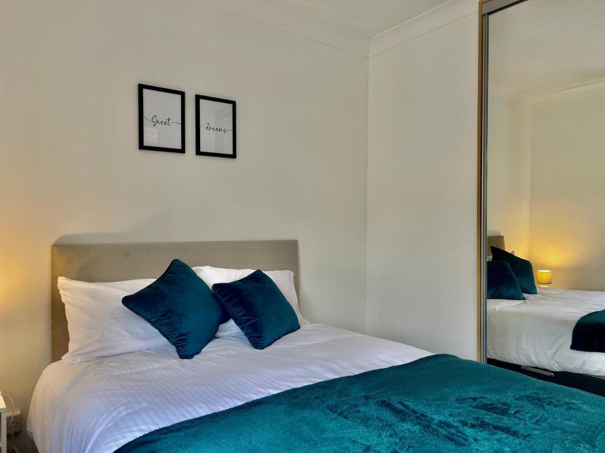 Stylish 3 Bed Chigwell Home With Free Parking Eksteriør bilde