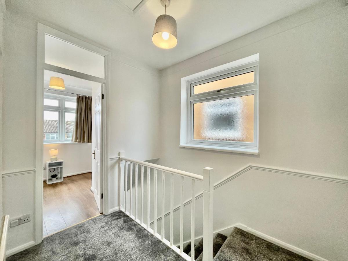 Stylish 3 Bed Chigwell Home With Free Parking Eksteriør bilde