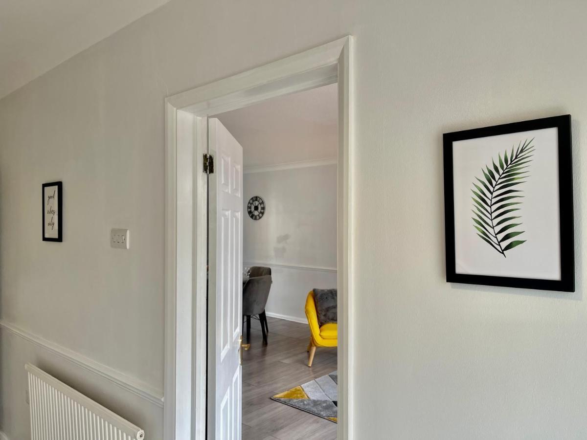 Stylish 3 Bed Chigwell Home With Free Parking Eksteriør bilde